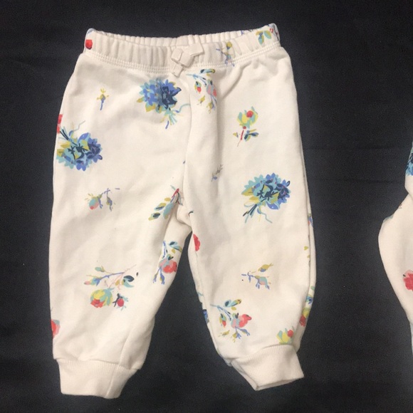 Baby Gap Floral Sweatsuit size 6-12mos - Picture 5 of 6